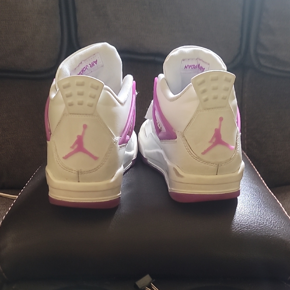 Nike White and Pink Sneakers for Effortless Style - Picture 2 of 4